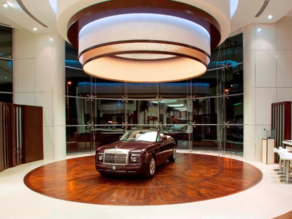 Showroom Car Turntable 1
